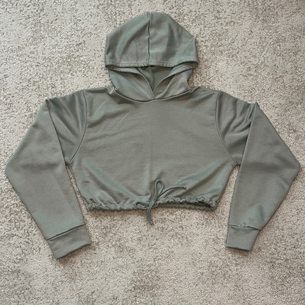 Boohoo Cropped Sweatshirt. Size 8.